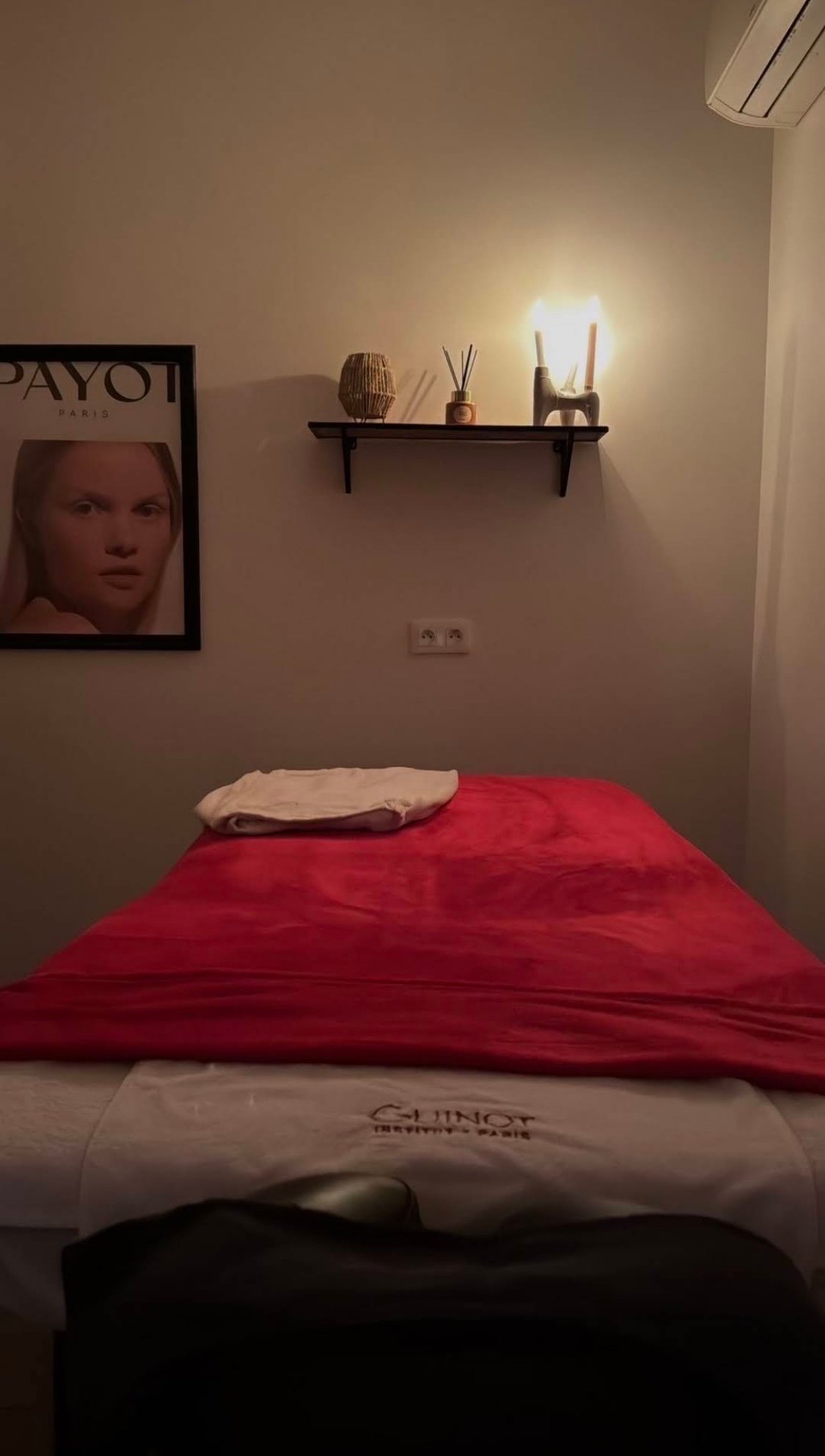 Bougies et flacons de soin Payot